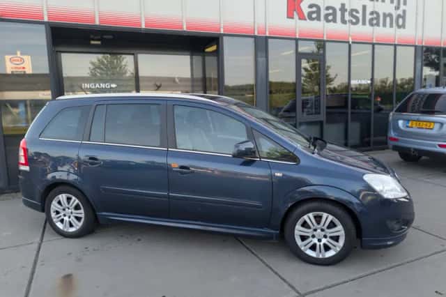 Opel Zafira (2011) thumbnail 6