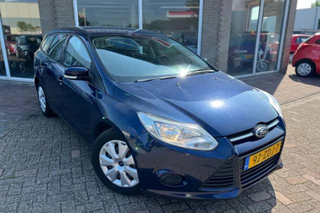Ford Focus (2012) thumbnail 3
