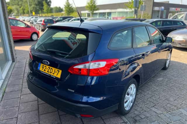 Ford Focus (2012) thumbnail 4