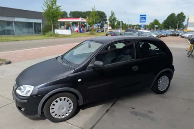 Opel Corsa (2005) thumbnail 3
