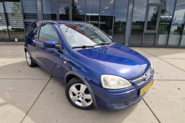 Opel Corsa (2004) thumbnail 3