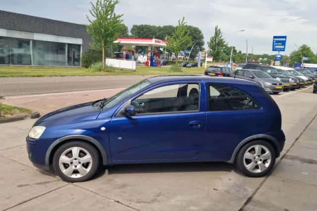 Opel Corsa (2004) thumbnail 4