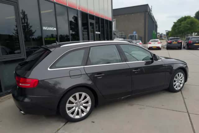 Audi A4 (2009) thumbnail 3