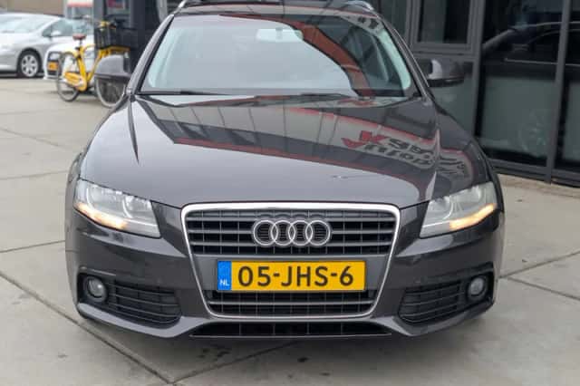 Audi A4 (2009) thumbnail 4