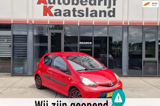 Toyota Aygo (2012) thumbnail 2