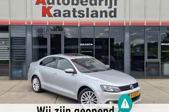 Volkswagen Jetta (2013) thumbnail 1