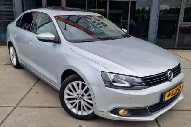 Volkswagen Jetta (2013) thumbnail 2