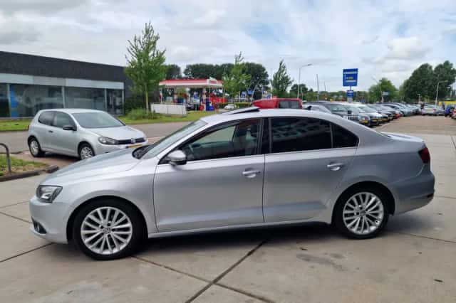 Volkswagen Jetta (2013) thumbnail 4