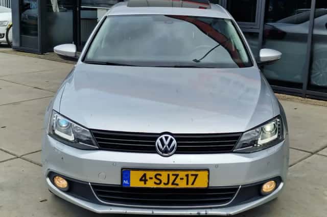 Volkswagen Jetta (2013) thumbnail 5