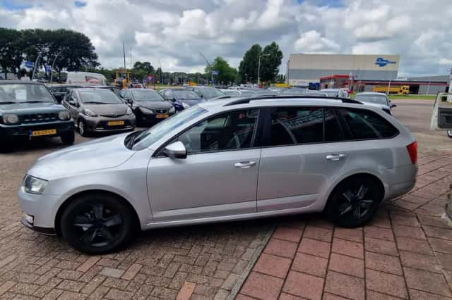 Škoda Octavia (2014) thumbnail 4