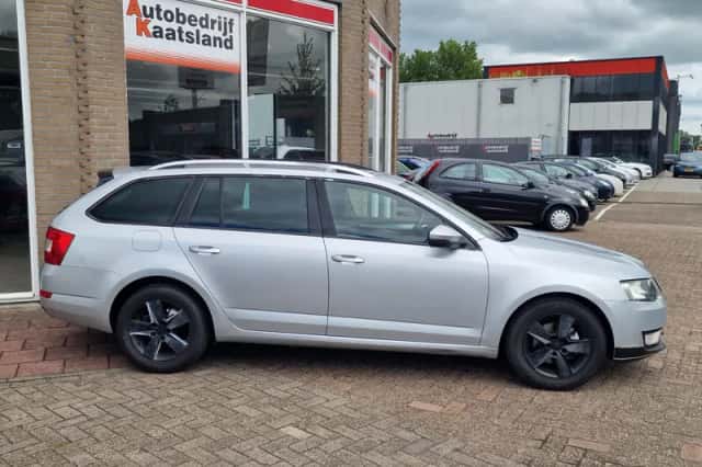 Škoda Octavia (2014) thumbnail 6