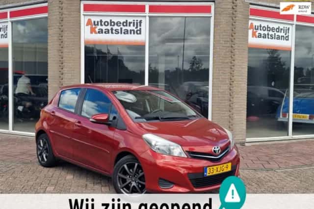 Toyota Yaris (2012) thumbnail 1