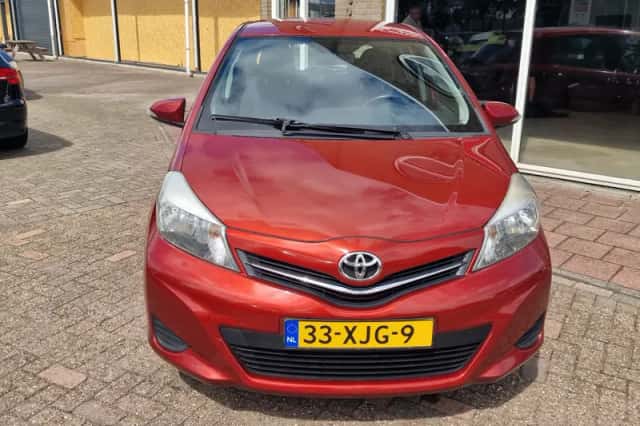 Toyota Yaris (2012) thumbnail 5