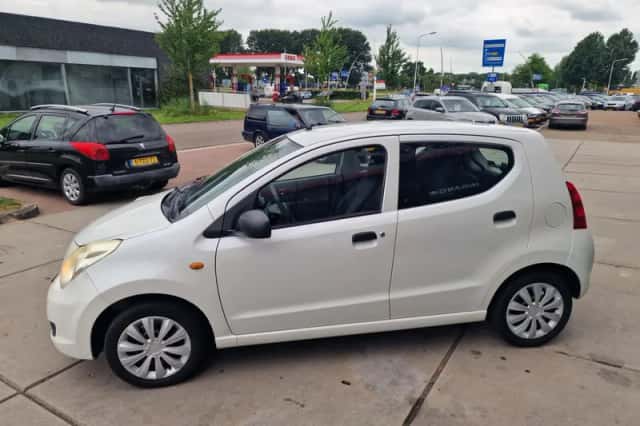 Suzuki Alto (2012) thumbnail 4