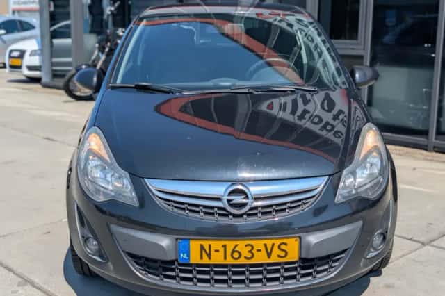 Opel Corsa (2013) thumbnail 3