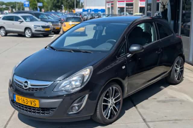 Opel Corsa (2013) thumbnail 4