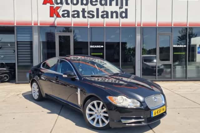 Jaguar XF (2008) thumbnail 1