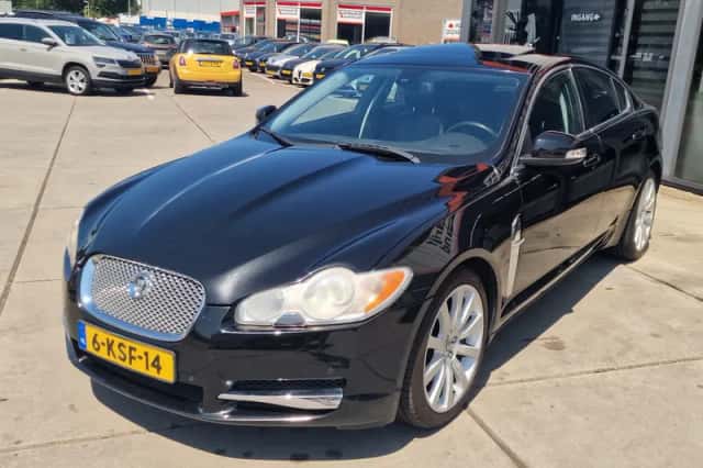 Jaguar XF (2008) thumbnail 4