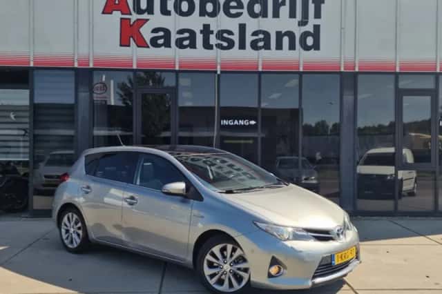 Toyota Auris (2013) thumbnail 1