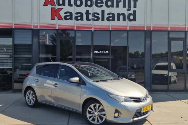Toyota Auris (2013) thumbnail 2