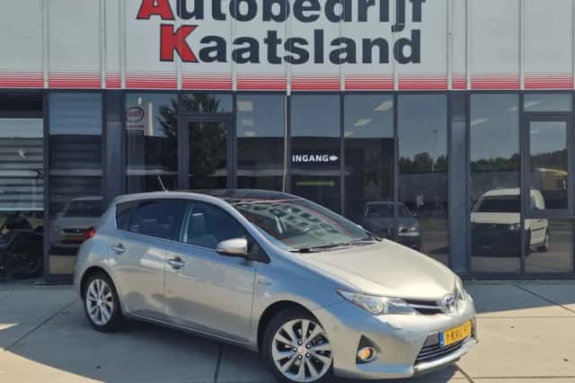 Toyota Auris (2013) thumbnail 3