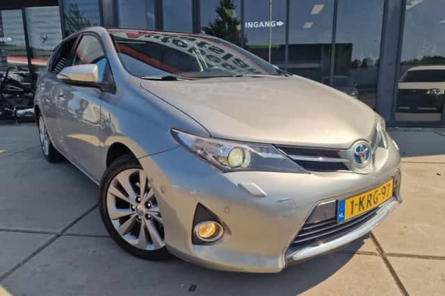 Toyota Auris (2013) thumbnail 4