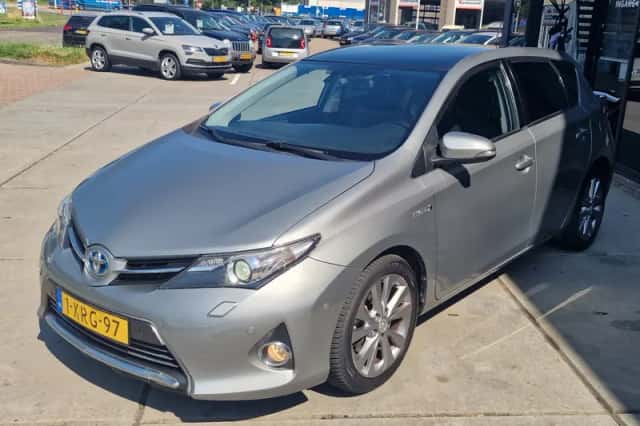Toyota Auris (2013) thumbnail 6