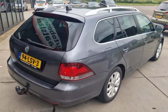 Volkswagen Golf (2010) thumbnail 4