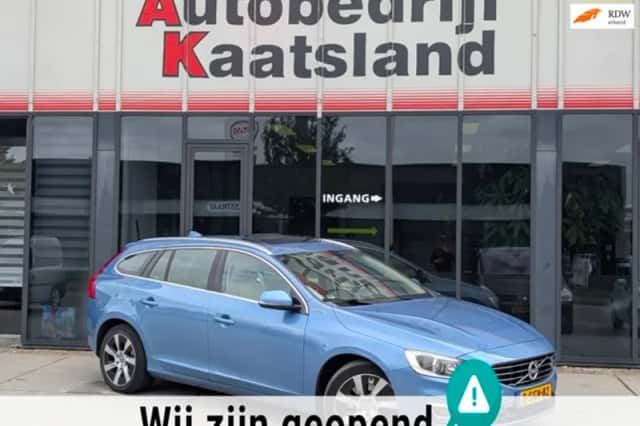 Volvo V60 (2013) thumbnail 1