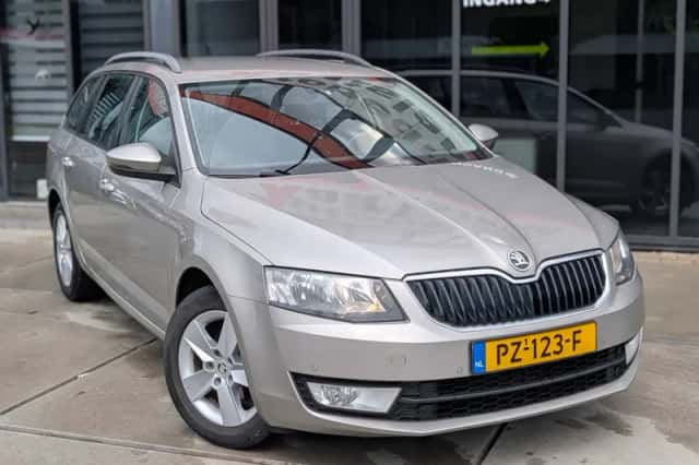 Škoda Octavia (2014) thumbnail 5