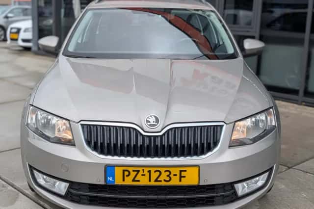 Škoda Octavia (2014) thumbnail 6