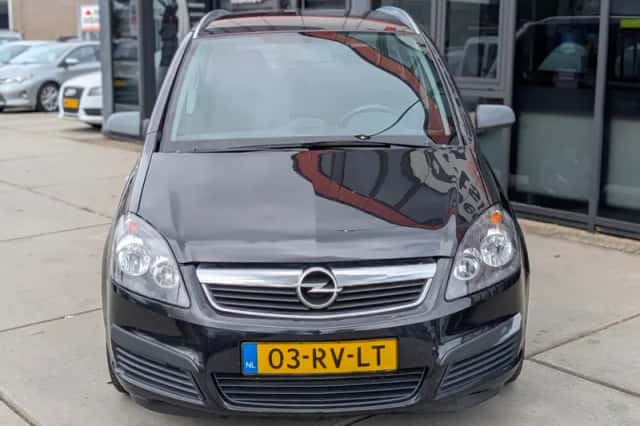 Opel Zafira (2005) thumbnail 3