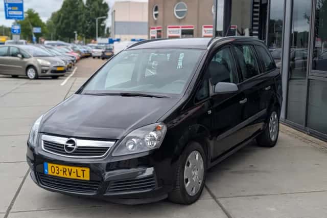 Opel Zafira (2005) thumbnail 4