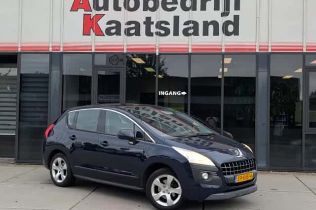 Peugeot 3008 (2010) thumbnail 2