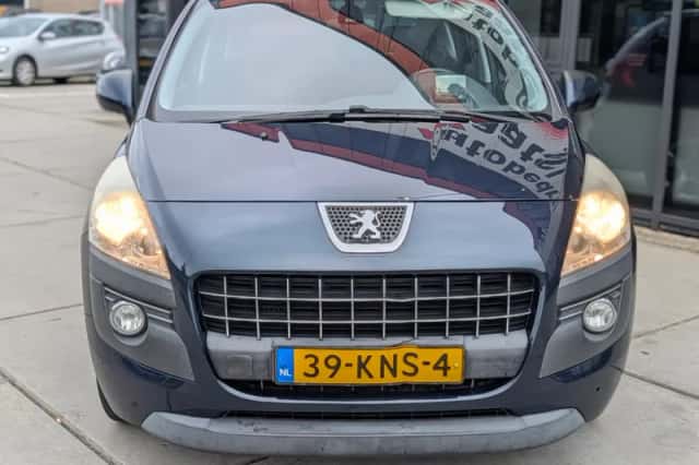 Peugeot 3008 (2010) thumbnail 3