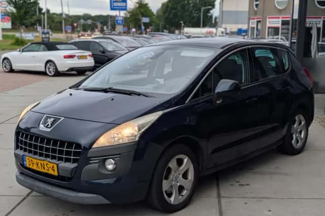 Peugeot 3008 (2010) thumbnail 4