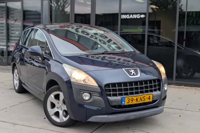 Peugeot 3008 (2010) thumbnail 5