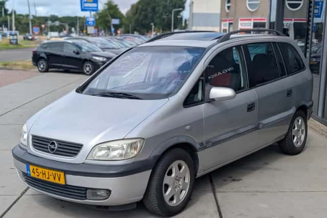Opel Zafira (2001) thumbnail 3