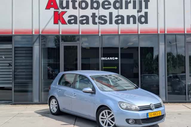Volkswagen Golf (2010) thumbnail 2