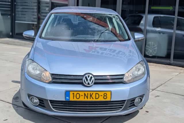 Volkswagen Golf (2010) thumbnail 3