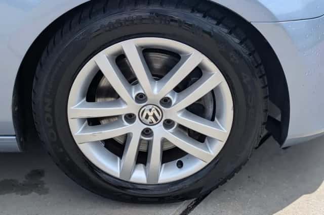 Volkswagen Golf (2010) thumbnail 6