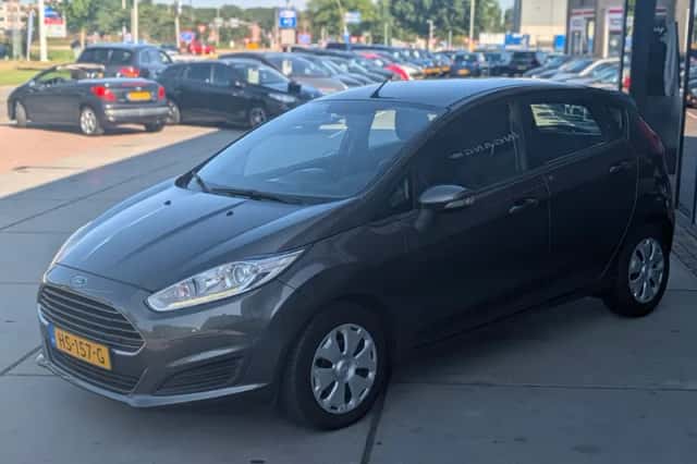 Ford Fiesta (2015) thumbnail 3