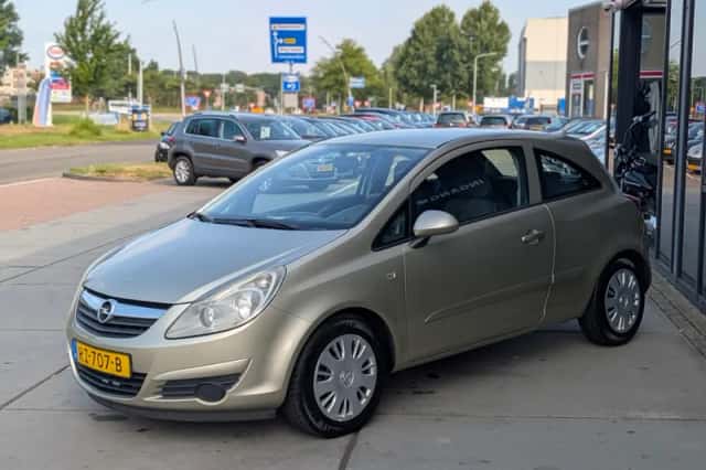 Opel Corsa (2008) thumbnail 4