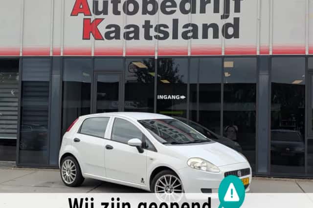 Fiat Grande Punto (2009) thumbnail 2
