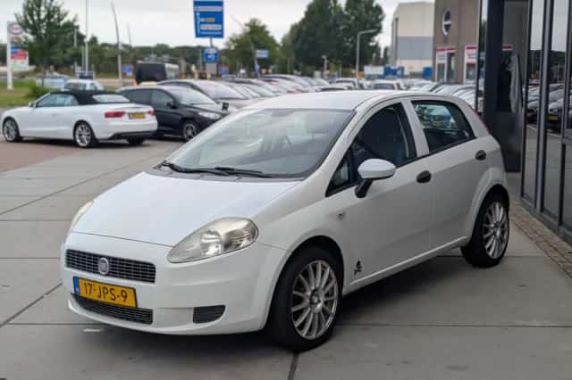 Fiat Grande Punto (2009) thumbnail 4