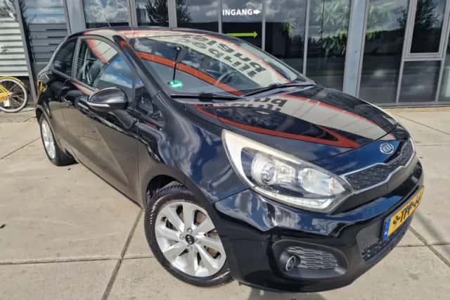 Kia Rio (2012) thumbnail 3