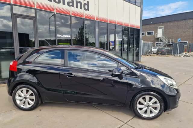 Kia Rio (2012) thumbnail 5