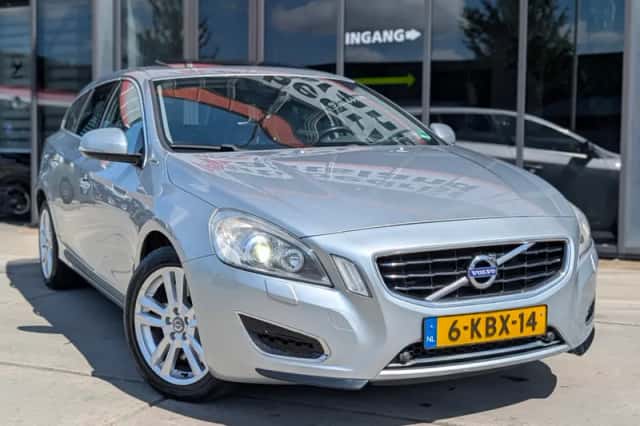 Volvo V60 (2013) thumbnail 3