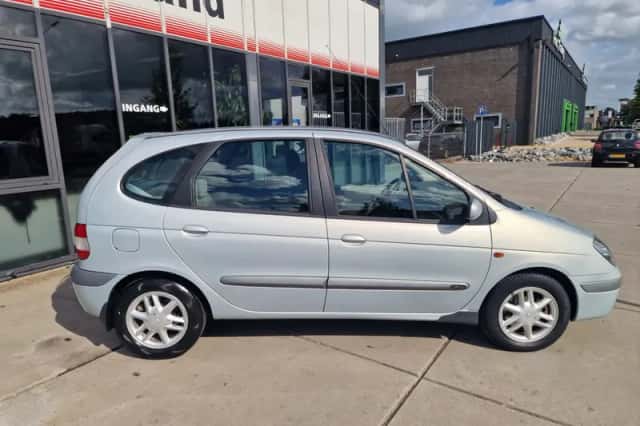 Renault Scénic (2003) thumbnail 6