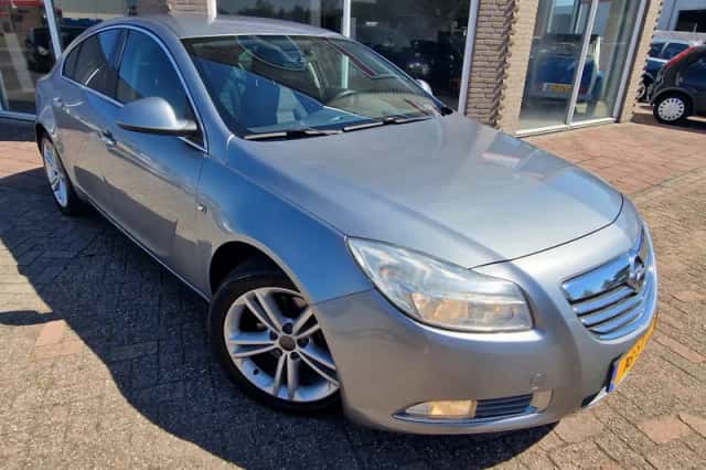 Opel Insignia (2011) thumbnail 3
